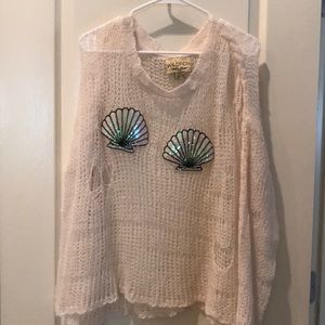 Distressed seashell top